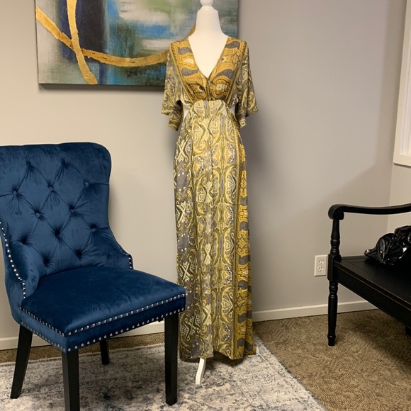 EARTHBOUND Dresses & Skirts - Earthbound dress. NWT. Size small. Smoke free pest free home.